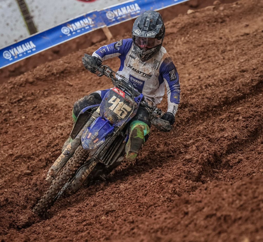 595 bLU cRU Racing conquista o segundo p&oacute;dio consecutivo no Brasileiro de Motocross e segue na briga pela lideran&ccedil;a da MX2