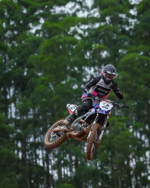 Com gr&aacute;ficos relacionados a defesa do Pantanal, 595 bLU cRU Racing chega &agrave; Campo Grande/MS para a 3&ordf; etapa do Brasileiro de Motocross