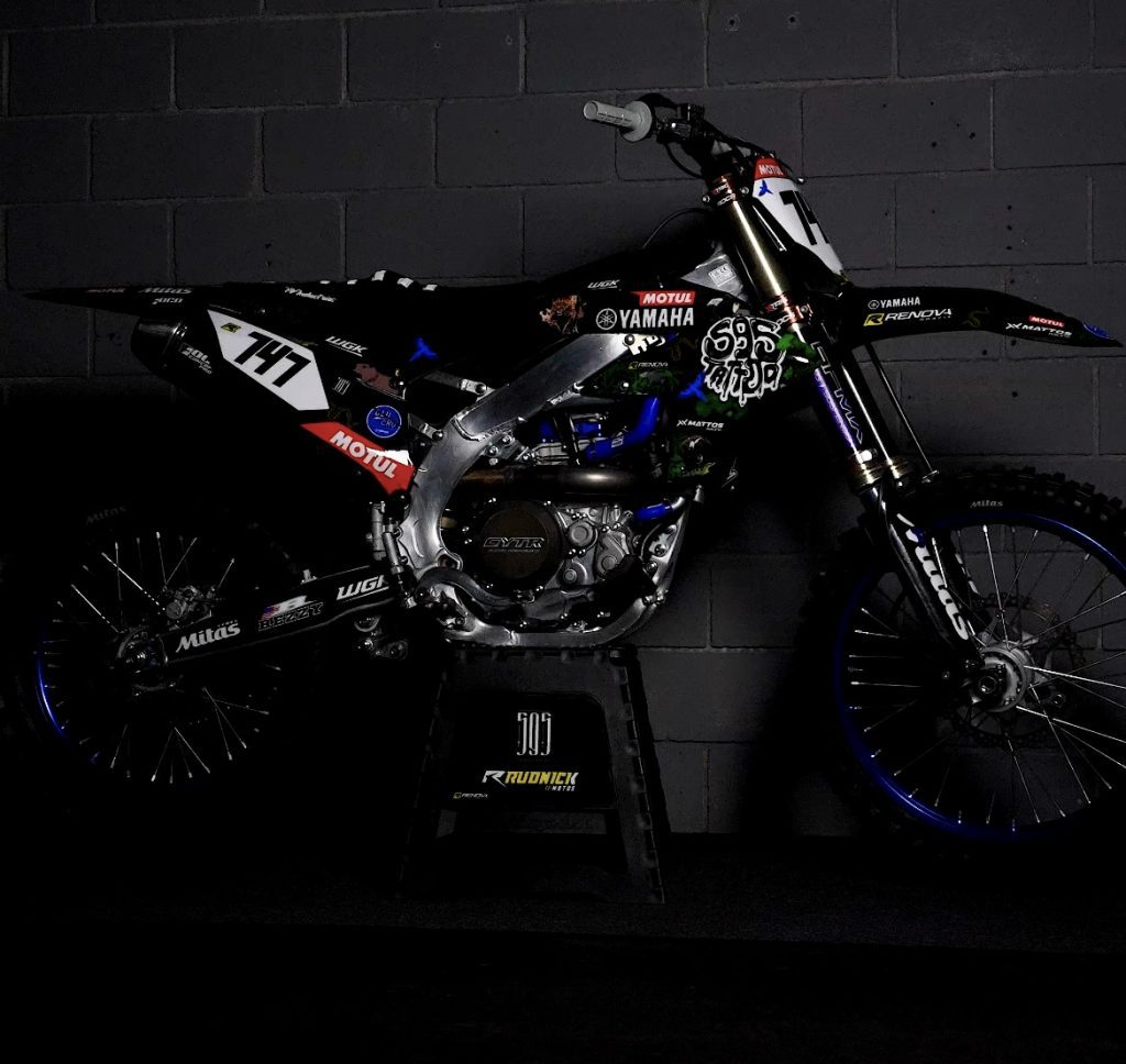 Com gr&aacute;ficos relacionados a defesa do Pantanal, 595 bLU cRU Racing chega &agrave; Campo Grande/MS para a 3&ordf; etapa do Brasileiro de Motocross