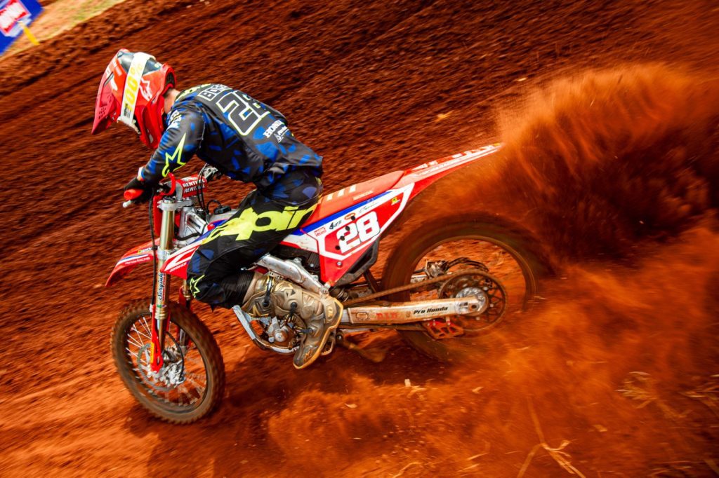 Em Palmas (TO), Honda Racing acelera para manter lideran&ccedil;as no Brasileiro de Motocross