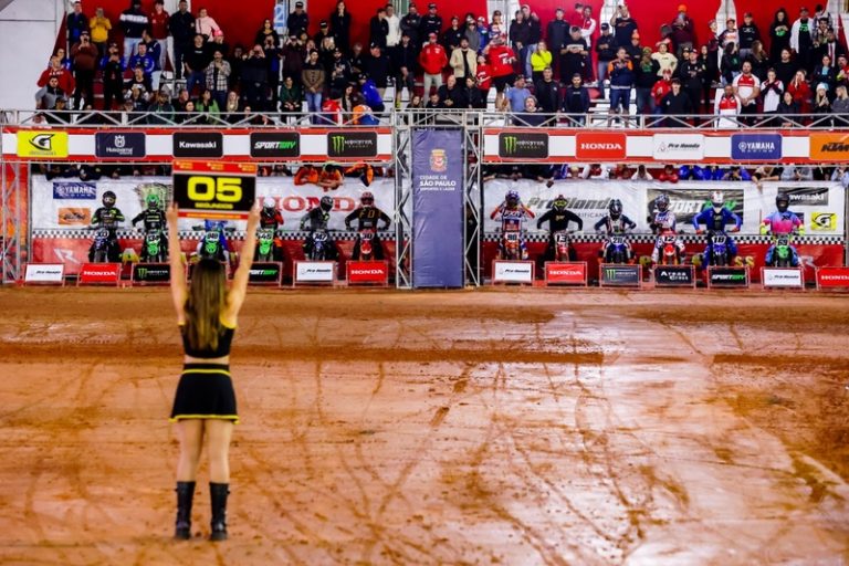 Arena Cross reúne pilotos de 7 países na temporada 2024