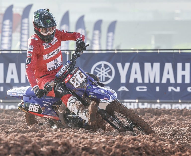 Com direito à vitória e “dobradinha” na 2ª bateria da MX2, 595 bLU cRU Racing sobe ao pódio das principais categorias na 5ª etapa do BRMX, em Interlagos/SP