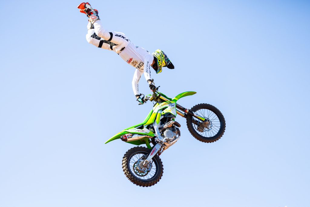 Melhor brasileiro da competi&ccedil;&atilde;o, Nicolas Ferreira &eacute; o terceiro colocado no Duelo de Motos 2024