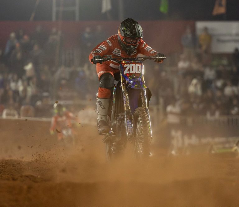 595 bLU cRU Racing vai em busca dos títulos da AX2 e AX Pró na grande final do Arena Cross