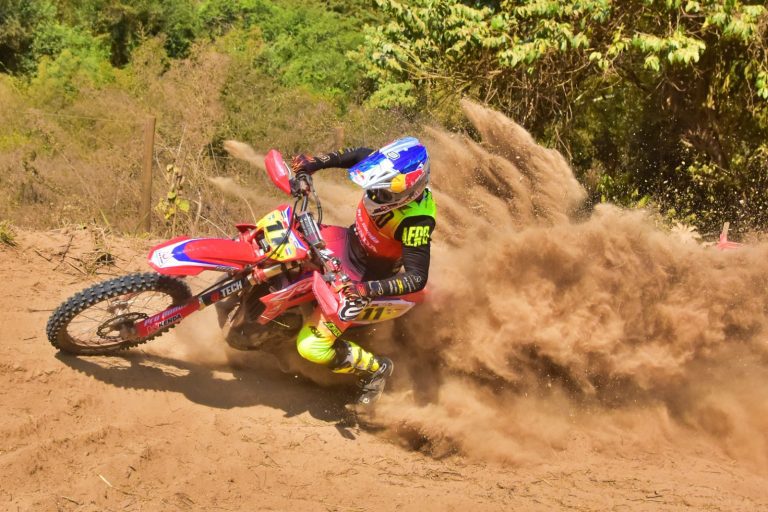 Segundo dia de disputas na 4ª rodada do Campeonato Brasileiro de Enduro em Belo Vale, MG