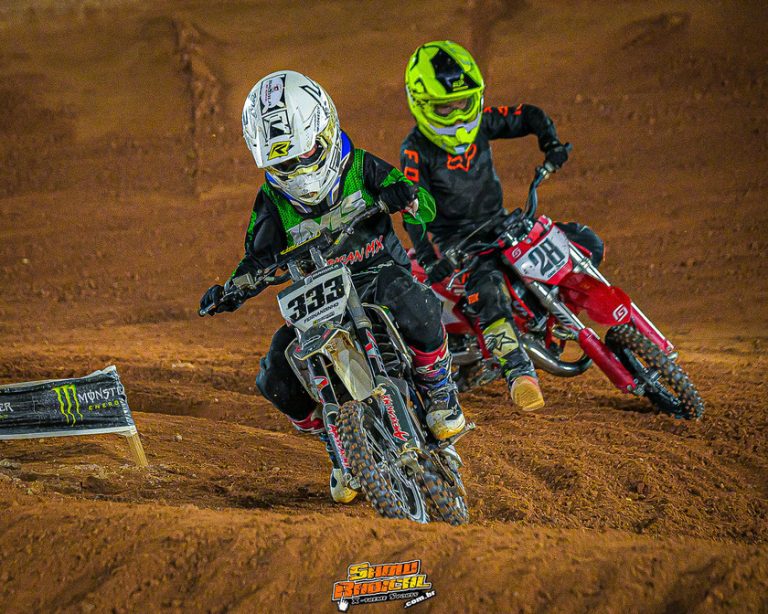 Fernandinho Endo #333 conquista o primeiro pódio no Arena Cross