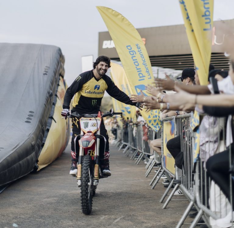 Fred Kyrillos comemora o sucesso da Arena Ipiranga Lubrificantes durante os três dias de shows no Festival Interlagos 2024