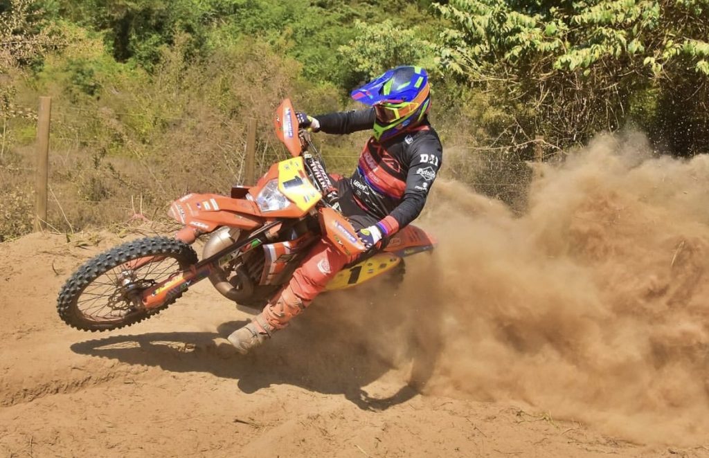 CBM convoca pilotos para defender o Brasil no International Six Days Enduro 2024