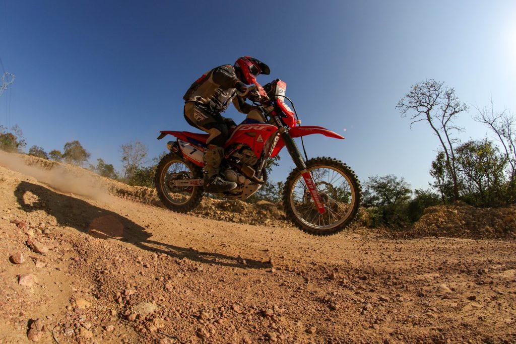 Honda Racing chega &agrave; metade do Sert&otilde;es com tr&ecirc;s pilotos no Top 4 das motos