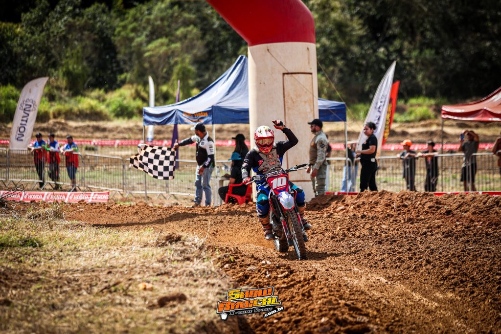 Semifinal da Copa Sul Minas de Velocross &eacute; marcada por duelos decisivos em Tr&ecirc;s Cora&ccedil;&otilde;es/MG