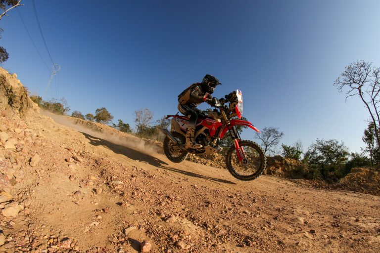 Honda Racing chega à metade do Sertões com três pilotos no Top 4 das motos