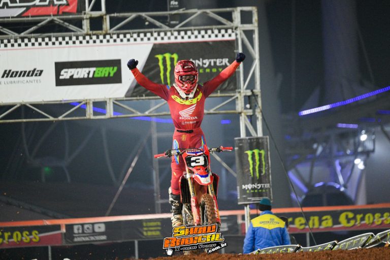 “Fala Roots by Roxo de Minas”: Tudo o que aconteceu na grande final do Arena Cross, pelos olhares da Roots MX