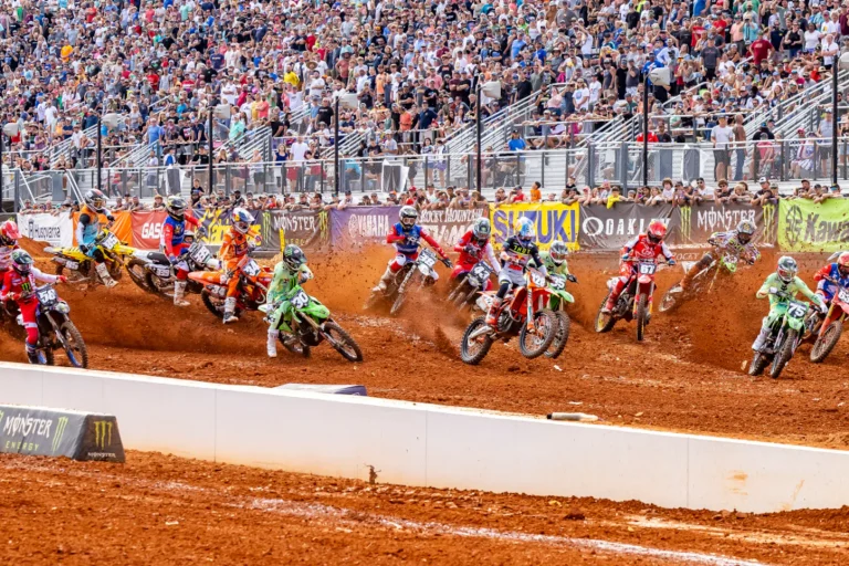 SuperMotocross: Tudo o que você precisa saber sobre o playoff #1, nesse sábado, em Charlotte. Saiba como assistir e muito mais!