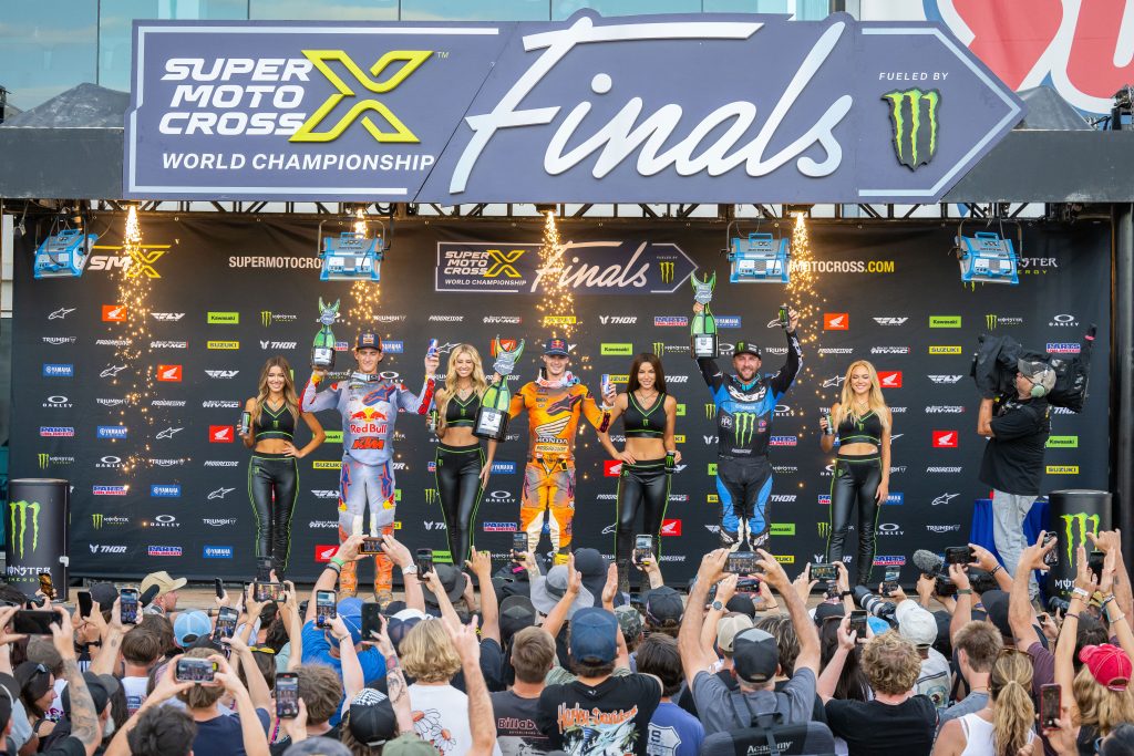 Jett Lawrence inicia o SuperMotocross World Championship com uma vit&oacute;ria impressionante e Haiden Deegan domina a classe 250SMX