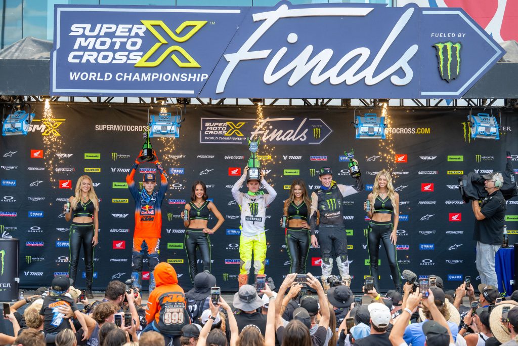 Jett Lawrence inicia o SuperMotocross World Championship com uma vit&oacute;ria impressionante e Haiden Deegan domina a classe 250SMX