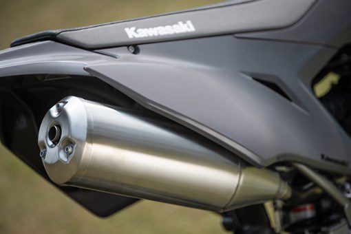 Kawasaki apresenta a KLX 300R ao mercado brasileiro! Saiba mais