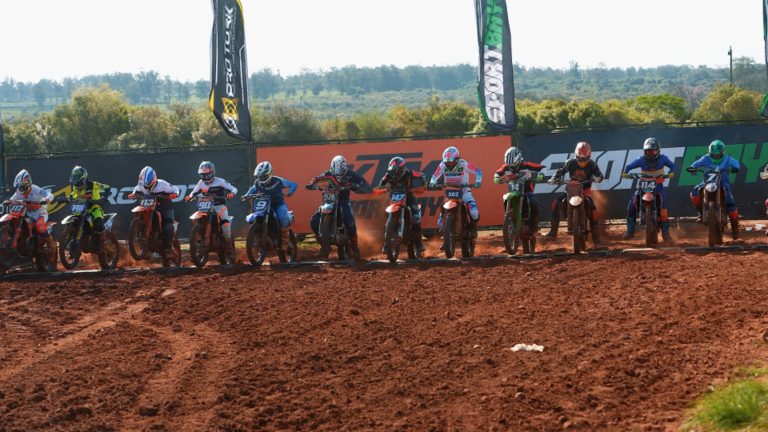 Sol forte, adrenalina e disputas intensas marcam a rodada do Brasileiro e Gaúcho de Velocross, em Alegrete/RS