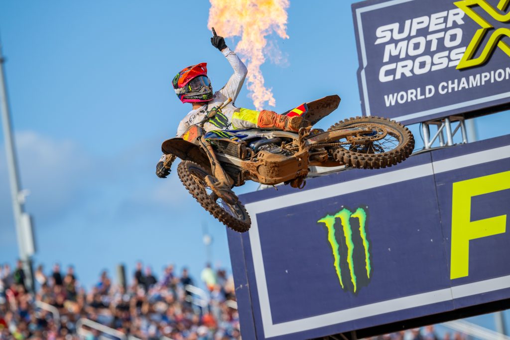 Jett Lawrence inicia o SuperMotocross World Championship com uma vit&oacute;ria impressionante e Haiden Deegan domina a classe 250SMX