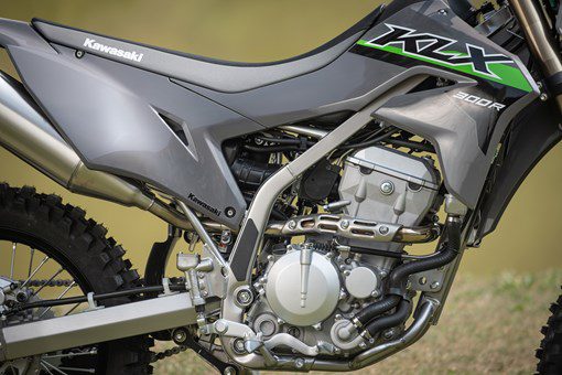 Kawasaki apresenta a KLX 300R ao mercado brasileiro! Saiba mais