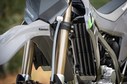 Kawasaki apresenta a KLX 300R ao mercado brasileiro! Saiba mais