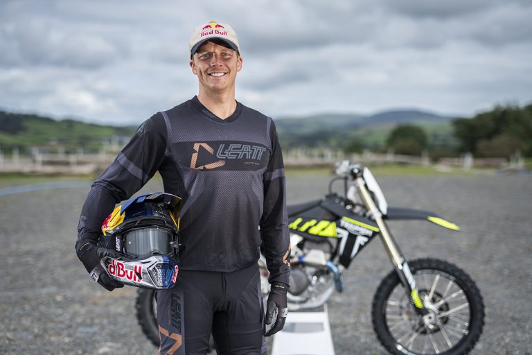 Jonny Walker assina com a Triumph Enduro Team