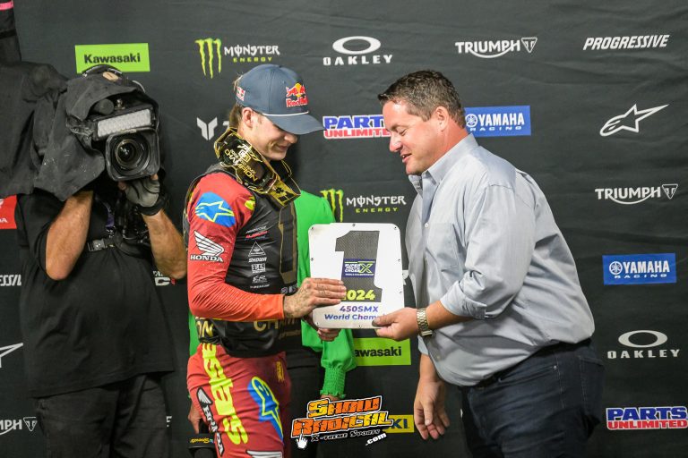 Jett e Deegan sagram-se bicampeões no mundial de SuperMotocross em Las Vegas com a cobertura do Show Radical