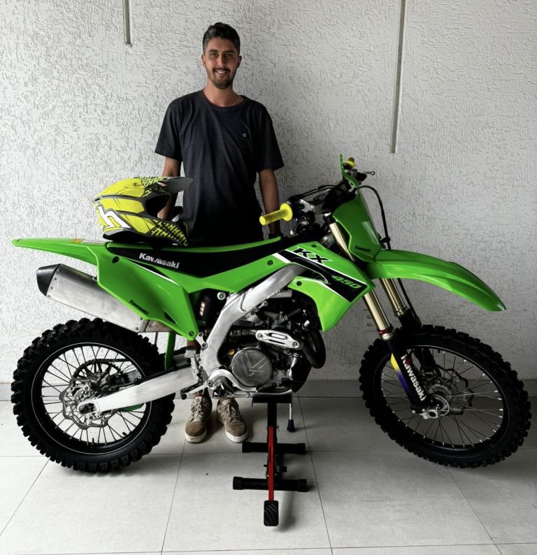 Ação solidária: Concorra à uma KX 450 e ajude Douglas à realizar à sua cirurgia