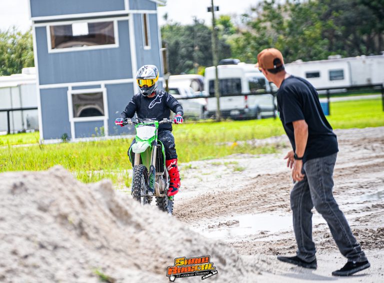 Acelere nos Estados Unidos com a RKS Racing Rental Bike