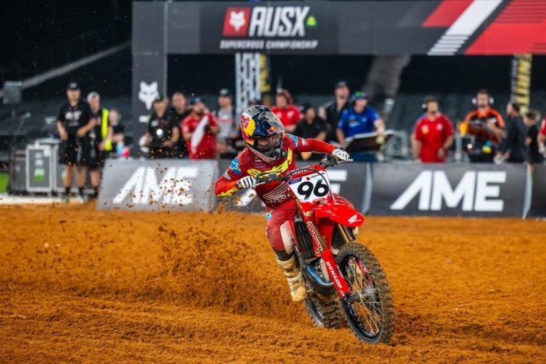 AUS-X Open 2024: Hunter Lawrence vence em noite complicada para Jett e Webb! Confira os resultados e vídeos das baterias