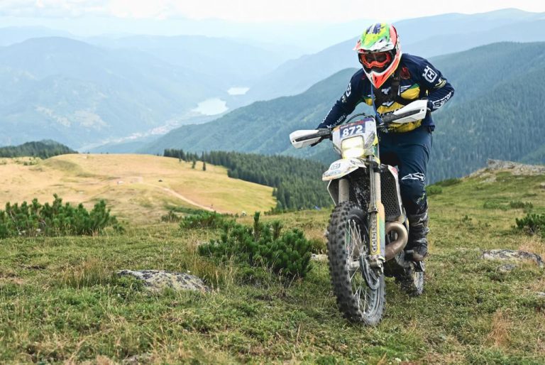 Maurício Fernandes (PowerHusky/Husqvarna) mostra foco e experiência como piloto off-road mundo afora