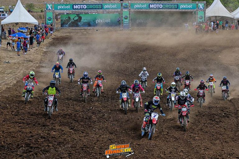 Assista a transmissão AO VIVO da Arena PixBet Motocross | Sábado