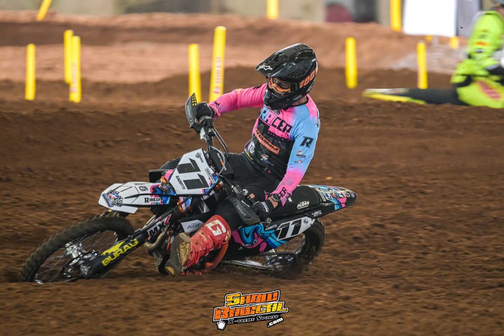 Arena Velocross bate recorde de inscritos em noite de disputas intensas com os mais r&aacute;pidos pilotos do velocross brasileiro