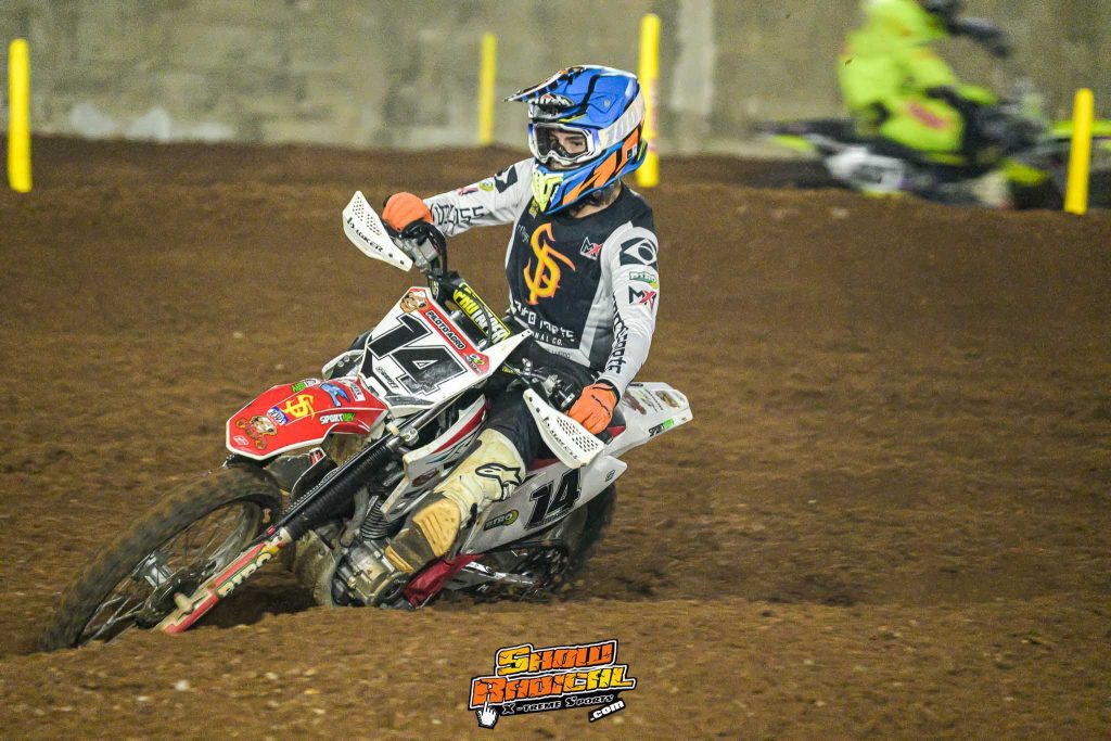 Arena Velocross bate recorde de inscritos em noite de disputas intensas com os mais r&aacute;pidos pilotos do velocross brasileiro