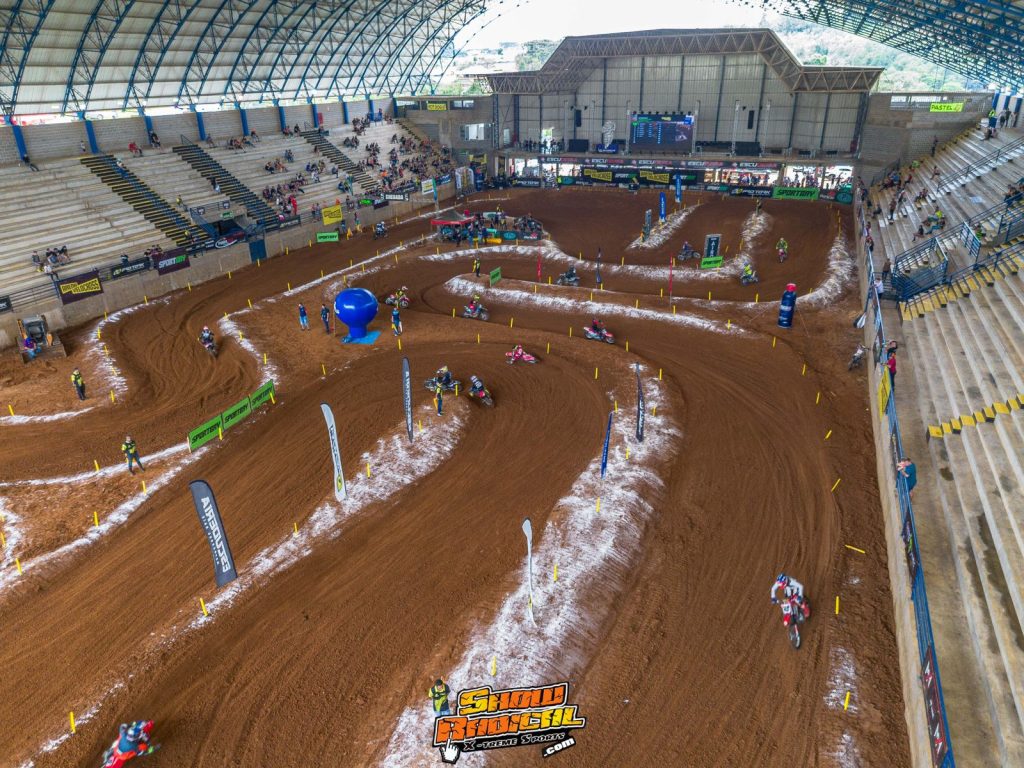 Arena Velocross bate recorde de inscritos em noite de disputas intensas com os mais r&aacute;pidos pilotos do velocross brasileiro