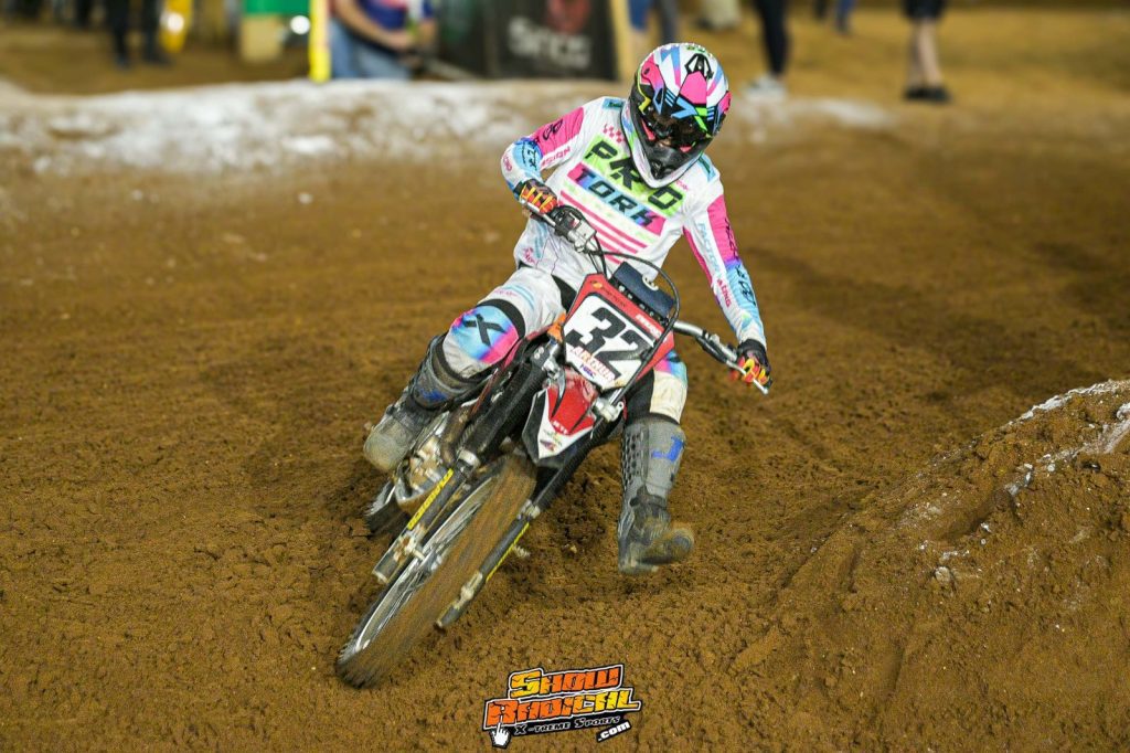 Arena Velocross bate recorde de inscritos em noite de disputas intensas com os mais r&aacute;pidos pilotos do velocross brasileiro