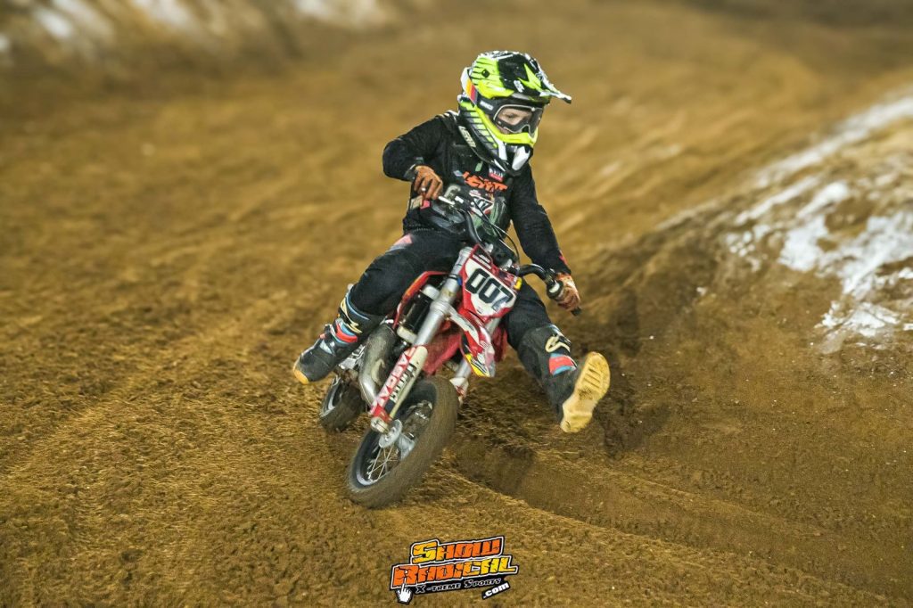 Arena Velocross bate recorde de inscritos em noite de disputas intensas com os mais r&aacute;pidos pilotos do velocross brasileiro