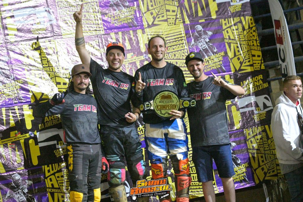 Arena Velocross bate recorde de inscritos em noite de disputas intensas com os mais r&aacute;pidos pilotos do velocross brasileiro