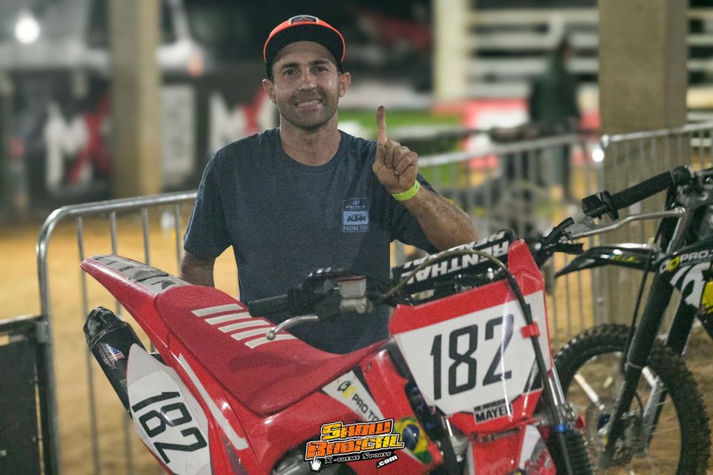 Arena Velocross bate recorde de inscritos em noite de disputas intensas com os mais r&aacute;pidos pilotos do velocross brasileiro