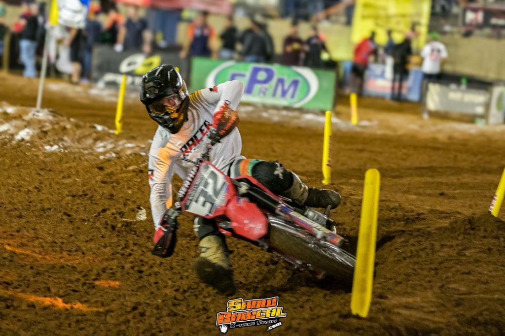 Arena Velocross bate recorde de inscritos em noite de disputas intensas com os mais r&aacute;pidos pilotos do velocross brasileiro