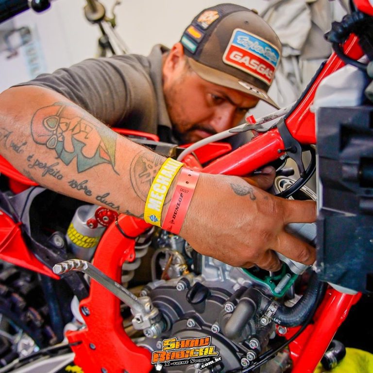 Moranguinho Racing, o mecânico dos pilotos brasileiros no Mini Os