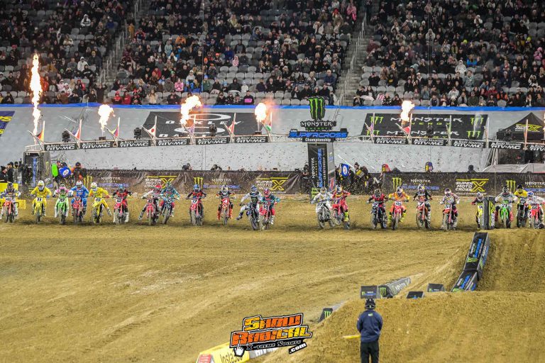 AMA SX: Eli Tomac volta ao topo e Julien Beaumer conquista sua primeira vitória | San Diego CA