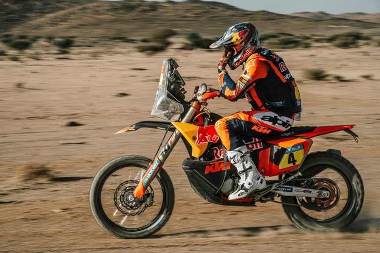 Dakar 2025: após vitória no prólogo, Sanders vence também a 1ª etapa