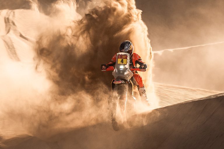 Dakar 2025: Sanders segue imbatível, vence etapa maratona e amplia vantagem na geral entre as motos