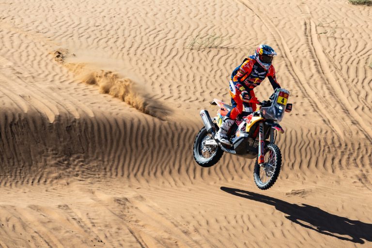 Dakar 2025: Sanders mantém a liderança após a primeira parte da etapa maratona