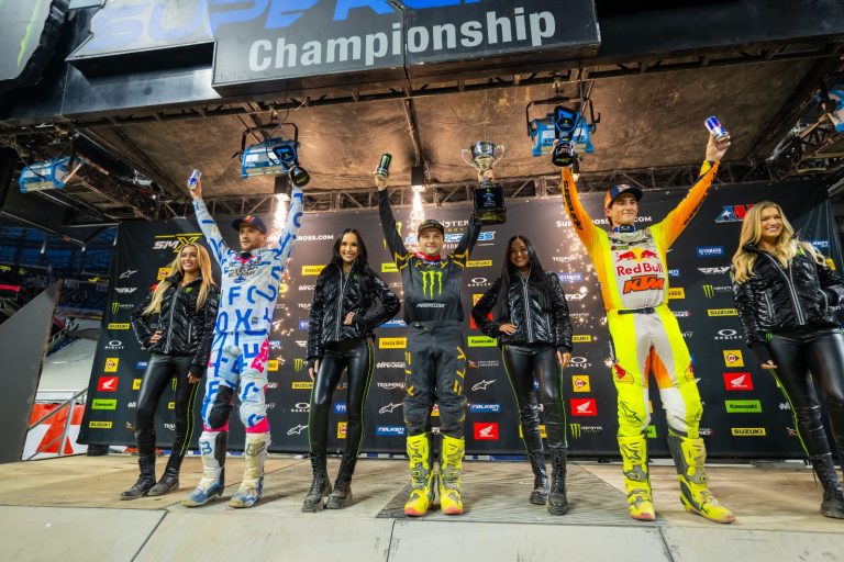 AMA SX: Cooper Webb na 450cc e Levi Kitchen na 250cc vencem a 6ª etapa, em Detroit