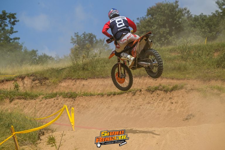 Brasileiro de Enduro 2025 inicia com domínio internacional em Siqueira Campos (PR)