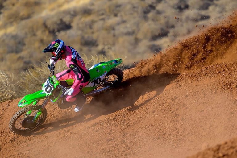 VÍDEO: Recuperado de lesão, Jorge Prado volta aos treinos com moto