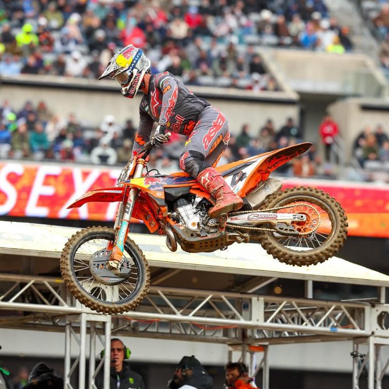 AMA SX: Chase Sexton e Cole Davies vencem a 13ª etapa, na Philadelphia