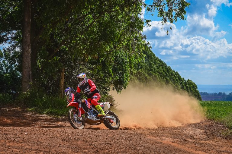 Bruno Crivilin, da Honda Racing, é o mais rápido no prólogo do Rally Minas Brasil 2025