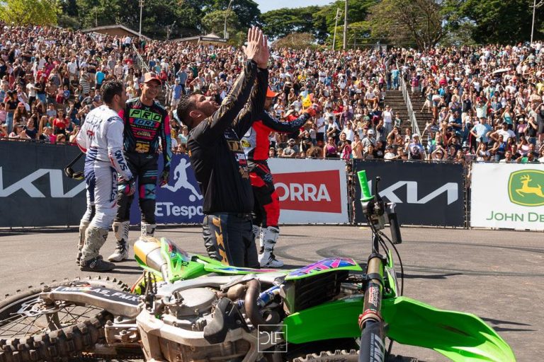 Nicolas Ferreira conquista vitória histórica sobre Javier Villegas no Moto Roça FMX 2025, com transmissão ao vivo na Globo